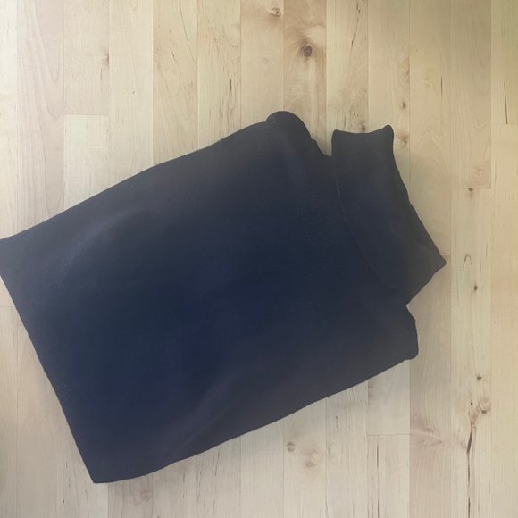 *OUTFIT SALE*. Buy the pants get the shirt for FREE - Picture 2 of 4